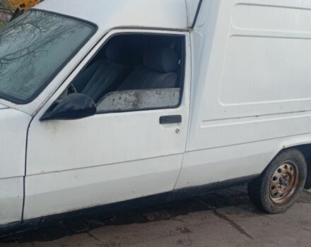 Білий Рено Рапід, об'ємом двигуна 1.6 л та пробігом 350 тис. км за 1300 $, фото 4 на Automoto.ua