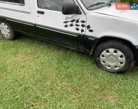 Белый Рено Рапид, объемом двигателя 1.9 л и пробегом 320 тыс. км за 1300 $, фото 5 на Automoto.ua