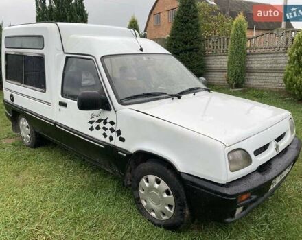 Белый Рено Рапид, объемом двигателя 1.9 л и пробегом 320 тыс. км за 1300 $, фото 1 на Automoto.ua