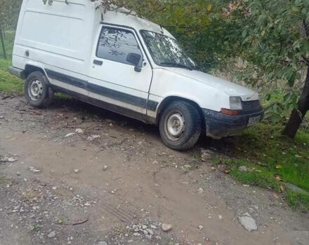 Белый Рено Рапид, объемом двигателя 0 л и пробегом 200 тыс. км за 500 $, фото 7 на Automoto.ua