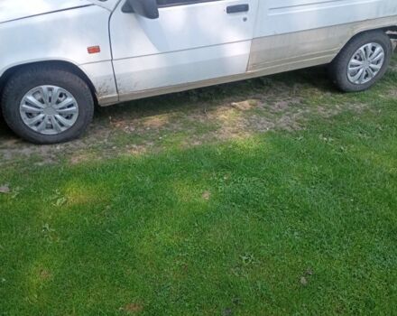 Белый Рено Рапид, объемом двигателя 0 л и пробегом 1000 тыс. км за 1000 $, фото 1 на Automoto.ua