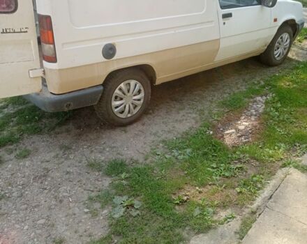 Белый Рено Рапид, объемом двигателя 0 л и пробегом 1000 тыс. км за 1000 $, фото 2 на Automoto.ua