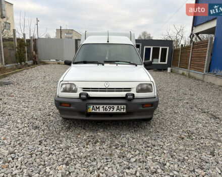 Белый Рено Рапид, объемом двигателя 1.6 л и пробегом 300 тыс. км за 999 $, фото 1 на Automoto.ua