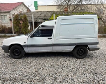 Білий Рено Рапід, об'ємом двигуна 1.6 л та пробігом 300 тис. км за 999 $, фото 9 на Automoto.ua