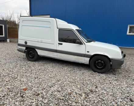 Білий Рено Рапід, об'ємом двигуна 1.6 л та пробігом 300 тис. км за 999 $, фото 3 на Automoto.ua