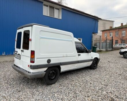 Білий Рено Рапід, об'ємом двигуна 1.6 л та пробігом 300 тис. км за 999 $, фото 5 на Automoto.ua