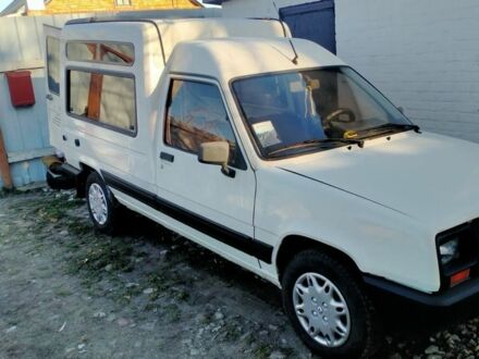 Белый Рено Рапид, объемом двигателя 1 л и пробегом 256 тыс. км за 1501 $, фото 1 на Automoto.ua