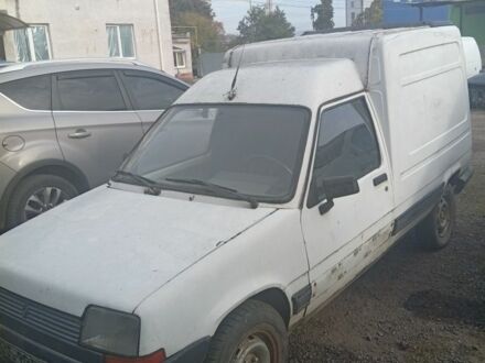 Білий Рено Рапід, об'ємом двигуна 1.4 л та пробігом 228 тис. км за 450 $, фото 1 на Automoto.ua