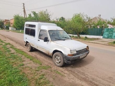 Білий Рено Рапід, об'ємом двигуна 0 л та пробігом 500 тис. км за 396 $, фото 1 на Automoto.ua