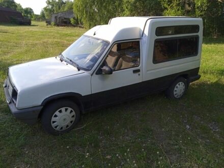 Білий Рено Рапід, об'ємом двигуна 1.1 л та пробігом 150 тис. км за 1190 $, фото 1 на Automoto.ua