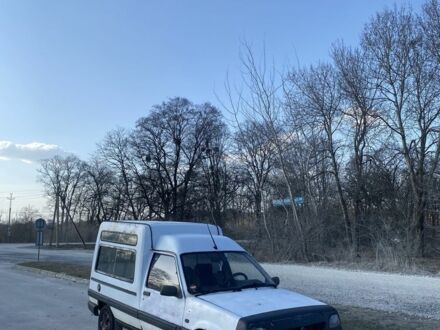 Білий Рено Рапід, об'ємом двигуна 1.4 л та пробігом 300 тис. км за 500 $, фото 1 на Automoto.ua