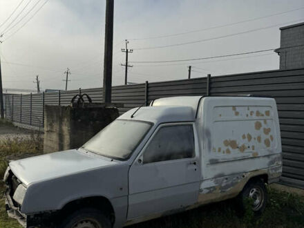 Белый Рено Рапид, объемом двигателя 1.4 л и пробегом 100 тыс. км за 350 $, фото 1 на Automoto.ua