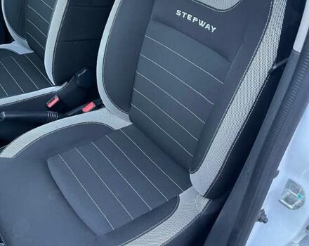 Белый Рено Сандеро СтэпВэй, объемом двигателя 0.9 л и пробегом 95 тыс. км за 8999 $, фото 46 на Automoto.ua