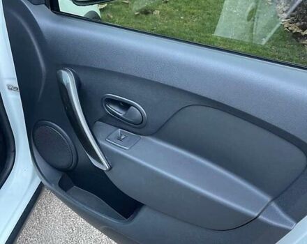 Белый Рено Сандеро СтэпВэй, объемом двигателя 0.9 л и пробегом 95 тыс. км за 8999 $, фото 21 на Automoto.ua