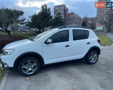 Белый Рено Сандеро СтэпВэй, объемом двигателя 0.9 л и пробегом 95 тыс. км за 8999 $, фото 1 на Automoto.ua