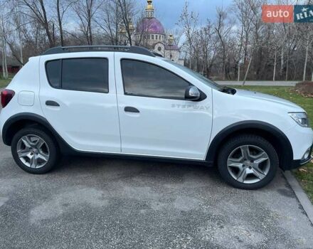 Белый Рено Сандеро СтэпВэй, объемом двигателя 0.9 л и пробегом 95 тыс. км за 8999 $, фото 13 на Automoto.ua