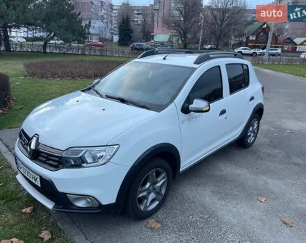 Белый Рено Сандеро СтэпВэй, объемом двигателя 0.9 л и пробегом 95 тыс. км за 8999 $, фото 5 на Automoto.ua