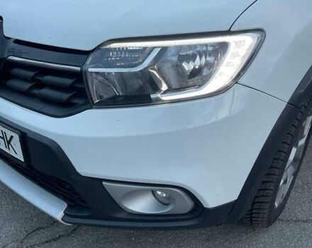 Белый Рено Сандеро СтэпВэй, объемом двигателя 0.9 л и пробегом 95 тыс. км за 8999 $, фото 38 на Automoto.ua