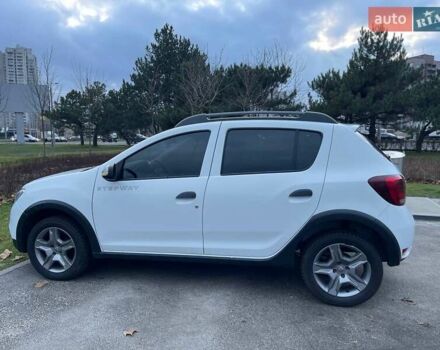 Белый Рено Сандеро СтэпВэй, объемом двигателя 0.9 л и пробегом 95 тыс. км за 8999 $, фото 55 на Automoto.ua