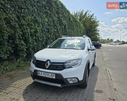 Білий Рено Сандеро СтепВей, об'ємом двигуна 0.9 л та пробігом 56 тис. км за 11000 $, фото 5 на Automoto.ua
