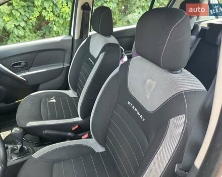 Білий Рено Сандеро СтепВей, об'ємом двигуна 0.9 л та пробігом 56 тис. км за 11000 $, фото 2 на Automoto.ua