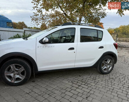 Білий Рено Сандеро СтепВей, об'ємом двигуна 1.46 л та пробігом 120 тис. км за 9700 $, фото 15 на Automoto.ua