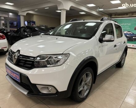 Белый Рено Сандеро СтэпВэй, объемом двигателя 0 л и пробегом 136 тыс. км за 11000 $, фото 2 на Automoto.ua