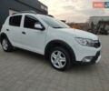 Белый Рено Сандеро СтэпВэй, объемом двигателя 1.5 л и пробегом 180 тыс. км за 9900 $, фото 1 на Automoto.ua