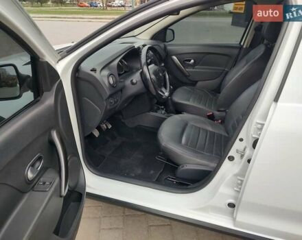 Білий Рено Сандеро СтепВей, об'ємом двигуна 1.5 л та пробігом 178 тис. км за 10400 $, фото 6 на Automoto.ua