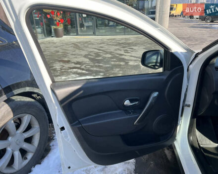 Білий Рено Сандеро СтепВей, об'ємом двигуна 0.9 л та пробігом 57 тис. км за 10300 $, фото 10 на Automoto.ua