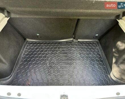 Белый Рено Сандеро СтэпВэй, объемом двигателя 0.9 л и пробегом 57 тыс. км за 9500 $, фото 11 на Automoto.ua