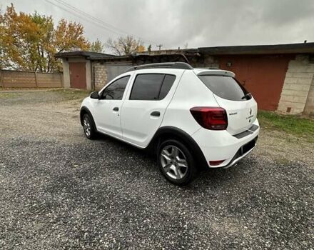 Белый Рено Сандеро СтэпВэй, объемом двигателя 0.9 л и пробегом 57 тыс. км за 9500 $, фото 6 на Automoto.ua