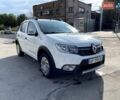 Білий Рено Сандеро СтепВей, об'ємом двигуна 0.9 л та пробігом 86 тис. км за 10499 $, фото 2 на Automoto.ua