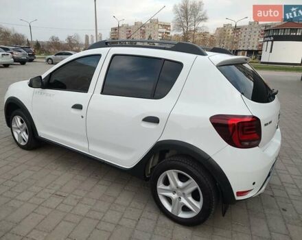 Белый Рено Сандеро СтэпВэй, объемом двигателя 1.5 л и пробегом 180 тыс. км за 9900 $, фото 7 на Automoto.ua