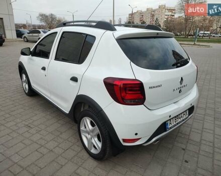 Білий Рено Сандеро СтепВей, об'ємом двигуна 1.5 л та пробігом 178 тис. км за 10400 $, фото 3 на Automoto.ua