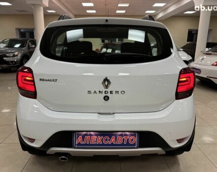 Белый Рено Сандеро СтэпВэй, объемом двигателя 0 л и пробегом 136 тыс. км за 11000 $, фото 4 на Automoto.ua