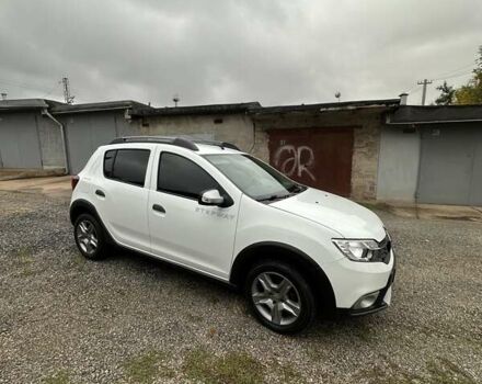 Белый Рено Сандеро СтэпВэй, объемом двигателя 0.9 л и пробегом 57 тыс. км за 9500 $, фото 3 на Automoto.ua
