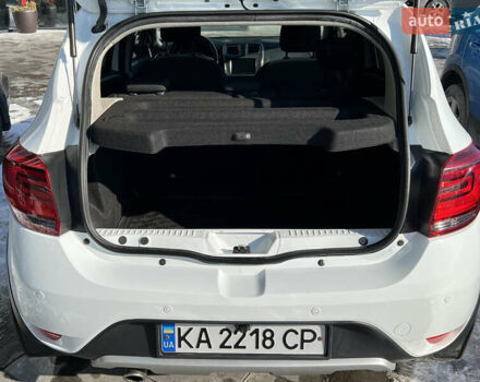 Білий Рено Сандеро СтепВей, об'ємом двигуна 0.9 л та пробігом 57 тис. км за 10300 $, фото 6 на Automoto.ua