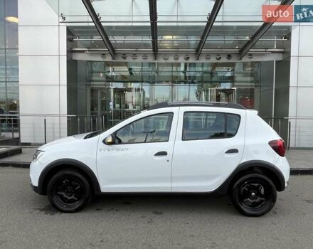 Білий Рено Сандеро СтепВей, об'ємом двигуна 0.9 л та пробігом 99 тис. км за 7879 $, фото 8 на Automoto.ua