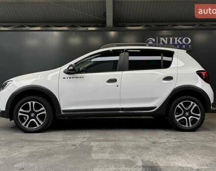 Белый Рено Сандеро СтэпВэй, объемом двигателя 0.9 л и пробегом 39 тыс. км за 11900 $, фото 11 на Automoto.ua