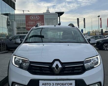 Білий Рено Сандеро СтепВей, об'ємом двигуна 0.9 л та пробігом 99 тис. км за 7879 $, фото 2 на Automoto.ua