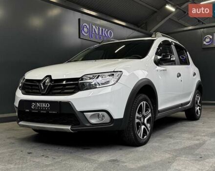 Белый Рено Сандеро СтэпВэй, объемом двигателя 0.9 л и пробегом 39 тыс. км за 11900 $, фото 1 на Automoto.ua