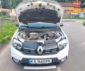 Білий Рено Сандеро СтепВей, об'ємом двигуна 0.9 л та пробігом 65 тис. км за 11200 $, фото 19 на Automoto.ua