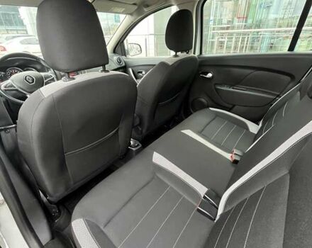 Белый Рено Сандеро СтэпВэй, объемом двигателя 0.9 л и пробегом 110 тыс. км за 7522 $, фото 9 на Automoto.ua