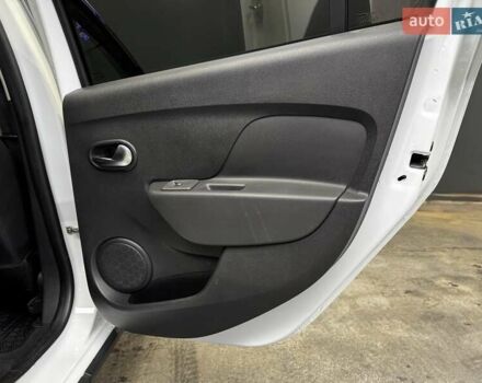 Белый Рено Сандеро СтэпВэй, объемом двигателя 0.9 л и пробегом 39 тыс. км за 11900 $, фото 36 на Automoto.ua