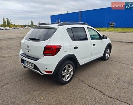 Белый Рено Сандеро СтэпВэй, объемом двигателя 1.46 л и пробегом 63 тыс. км за 13250 $, фото 4 на Automoto.ua