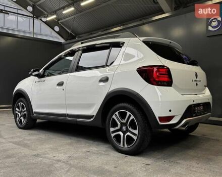 Белый Рено Сандеро СтэпВэй, объемом двигателя 0.9 л и пробегом 39 тыс. км за 11900 $, фото 5 на Automoto.ua