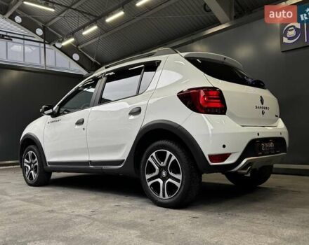 Белый Рено Сандеро СтэпВэй, объемом двигателя 0.9 л и пробегом 39 тыс. км за 11900 $, фото 6 на Automoto.ua