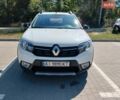 Белый Рено Сандеро СтэпВэй, объемом двигателя 0.9 л и пробегом 47 тыс. км за 10900 $, фото 1 на Automoto.ua