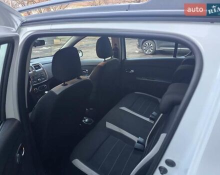 Білий Рено Сандеро СтепВей, об'ємом двигуна 0.9 л та пробігом 105 тис. км за 8900 $, фото 23 на Automoto.ua